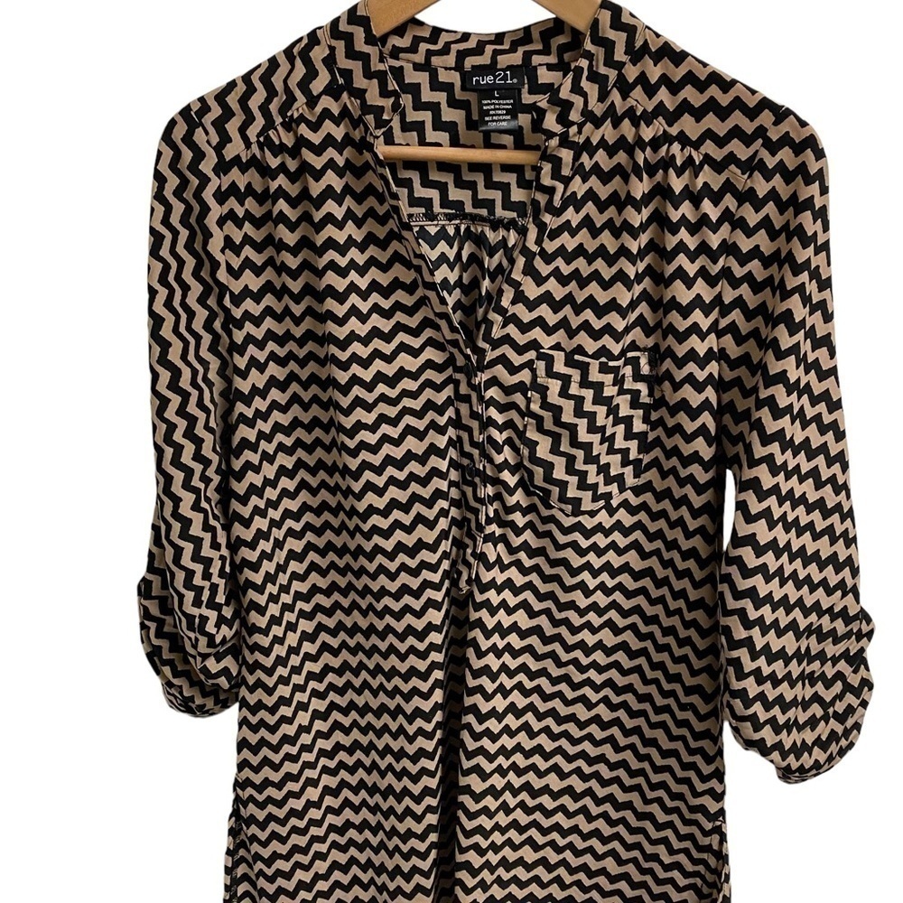 RUE‎ 21 ladies blouse size large.